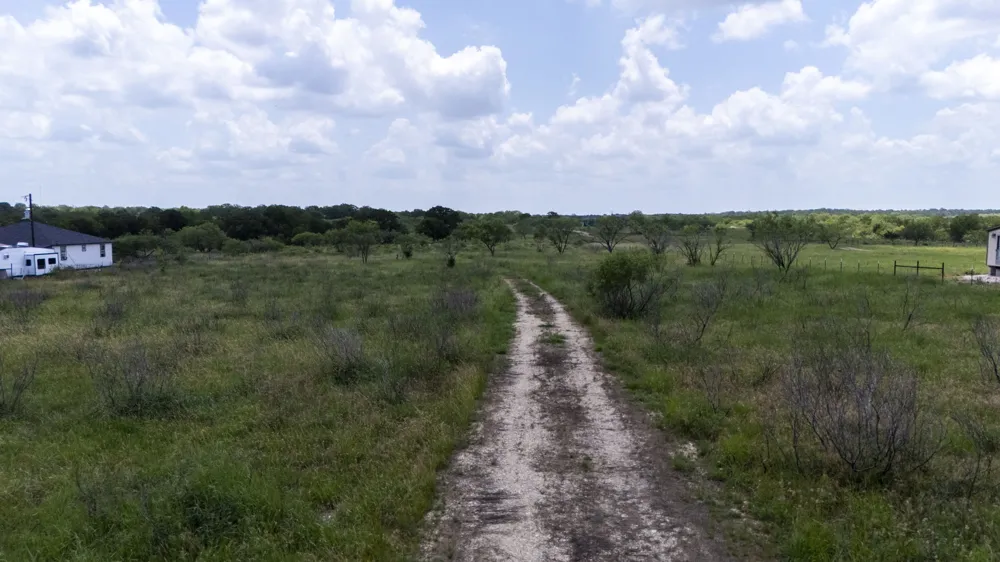 401 Turnback Trail Dale, TX 78616