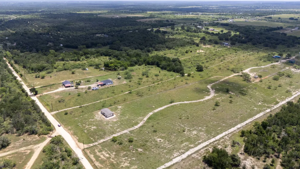 401 Turnback Trail Dale, TX 78616