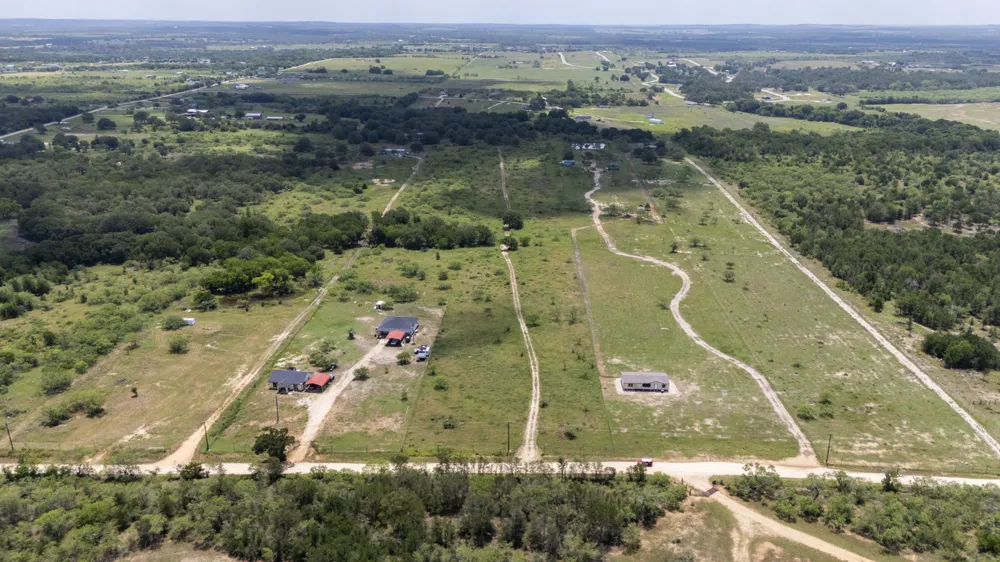 401 Turnback Trail Dale, TX 78616