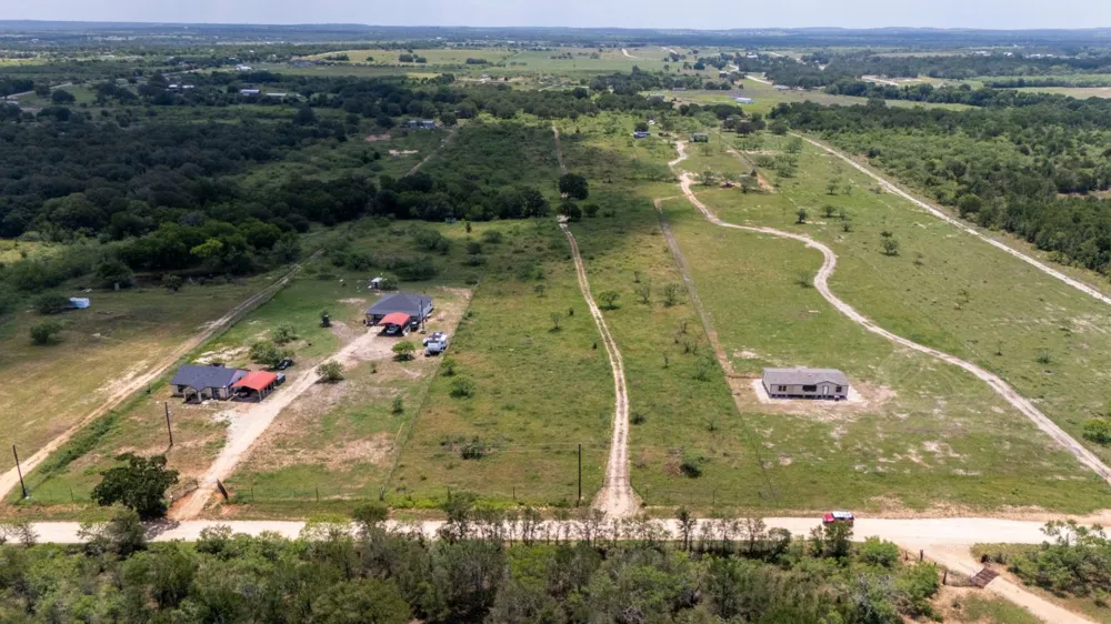 401 Turnback Trail Dale, TX 78616