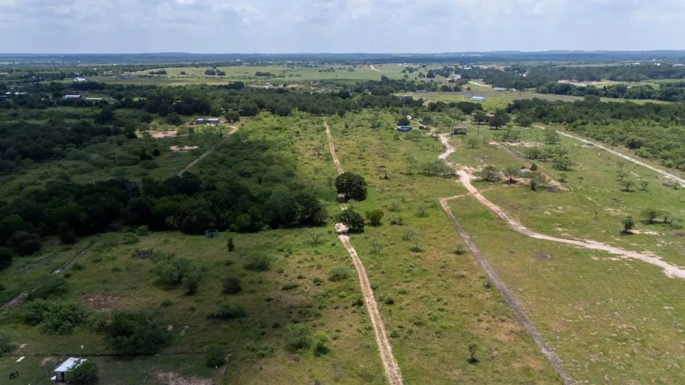 401 Turnback Trail Dale, TX 78616