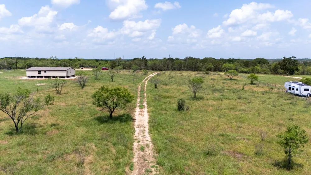 401 Turnback Trail Dale, TX 78616