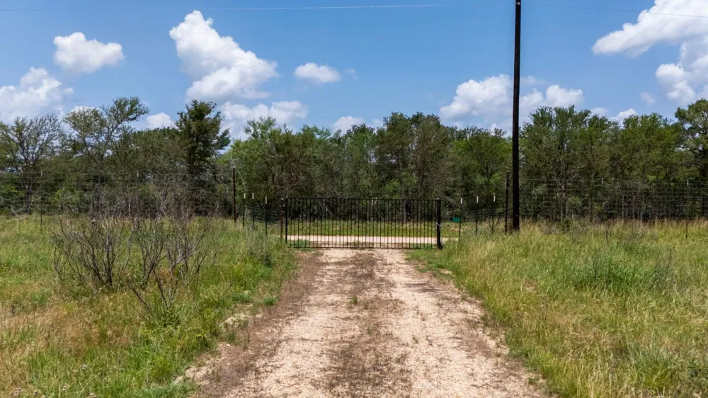 401 Turnback Trail Dale, TX 78616