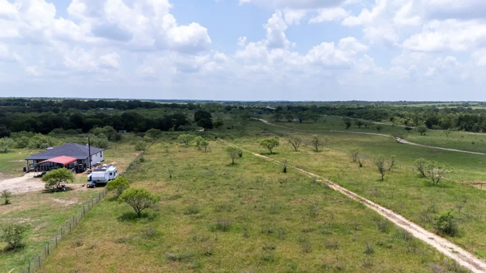 401 Turnback Trail Dale, TX 78616