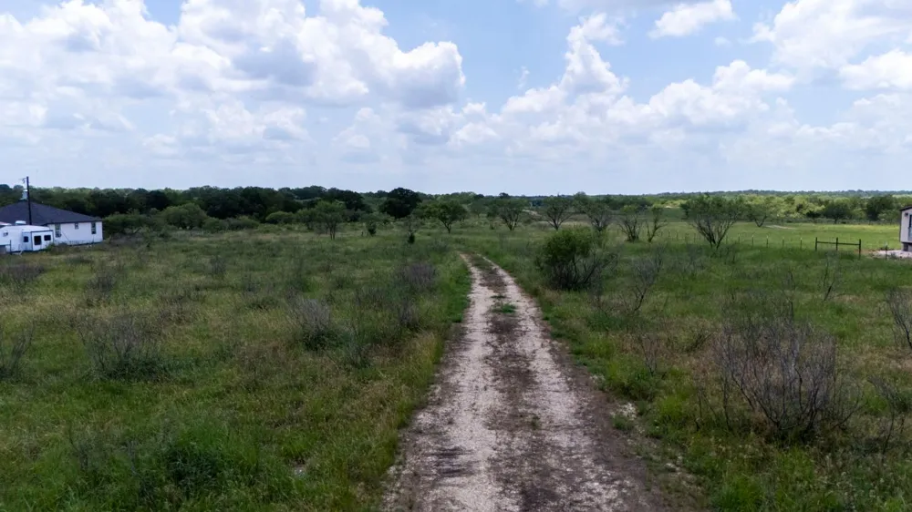 401 Turnback Trail Dale, TX 78616