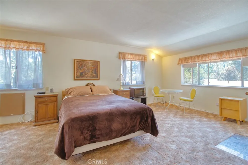 960 Snowbird Road Wrightwood, CA 92397