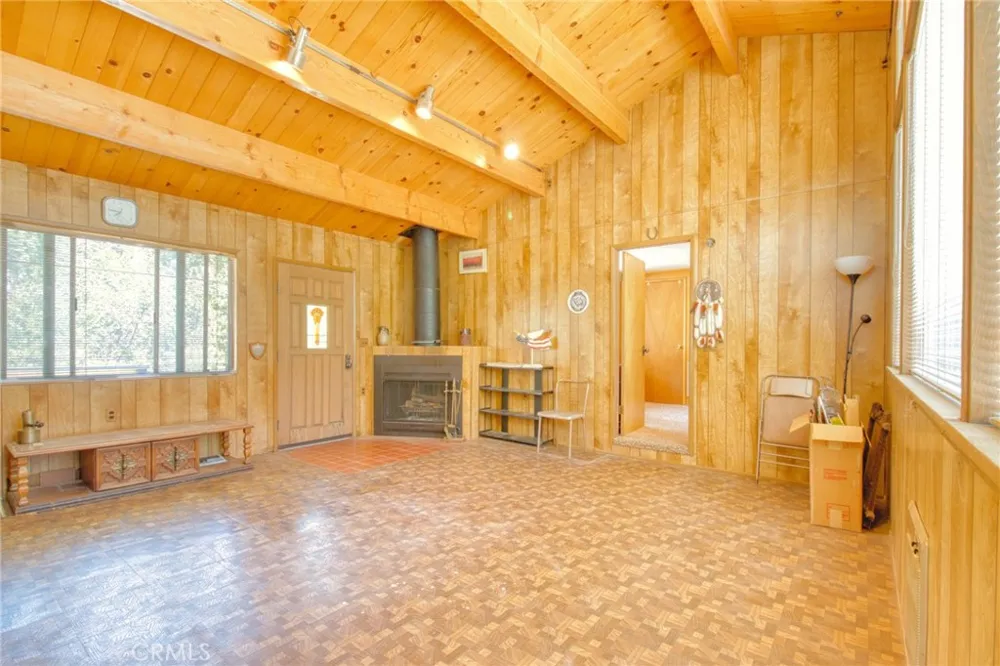 960 Snowbird Road Wrightwood, CA 92397
