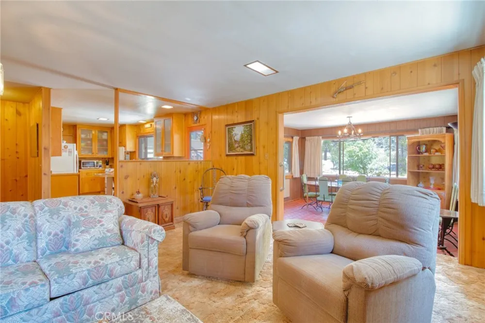 960 Snowbird Road Wrightwood, CA 92397