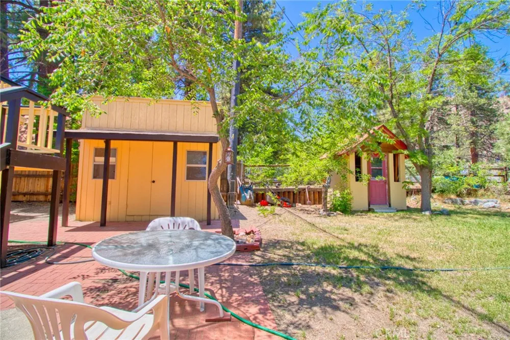 960 Snowbird Road Wrightwood, CA 92397