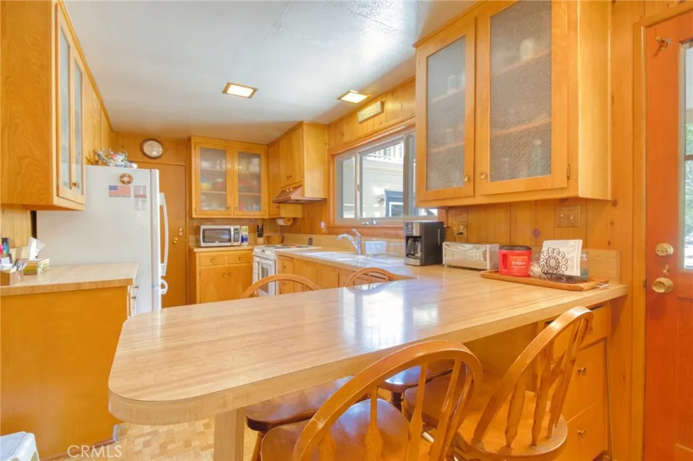 960 Snowbird Road Wrightwood, CA 92397