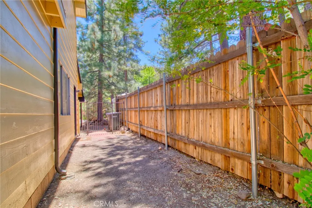 960 Snowbird Road Wrightwood, CA 92397