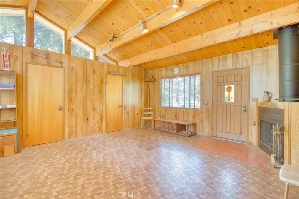 960 Snowbird Road Wrightwood, CA 92397