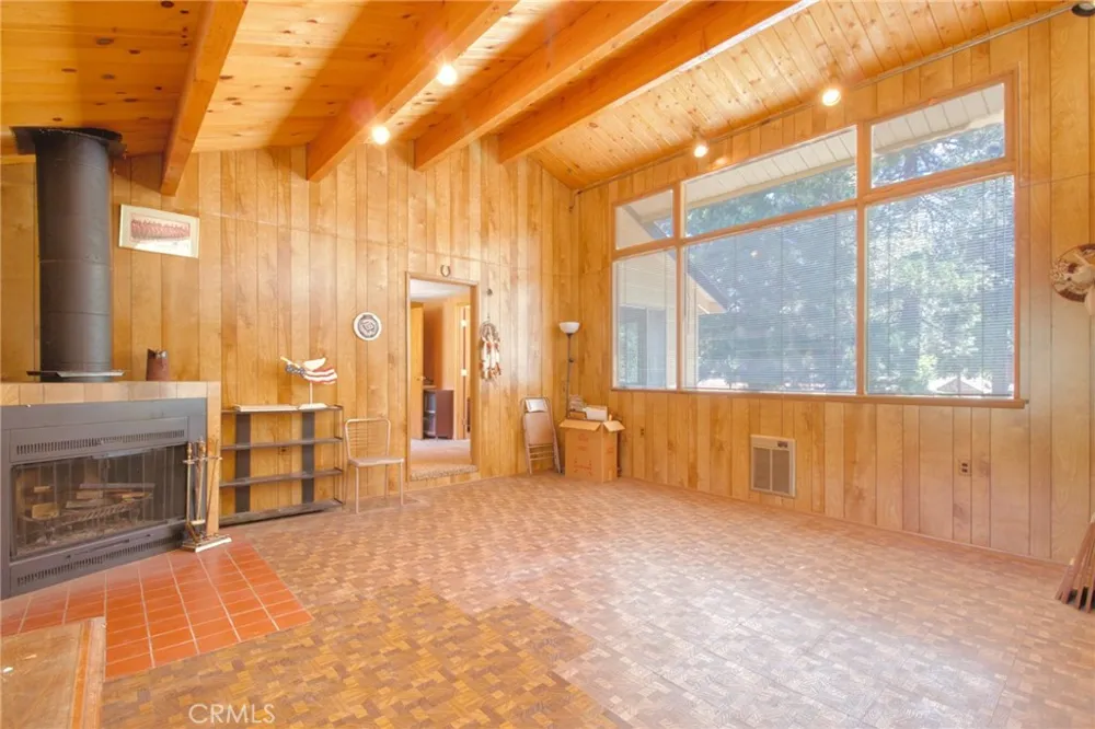 960 Snowbird Road Wrightwood, CA 92397