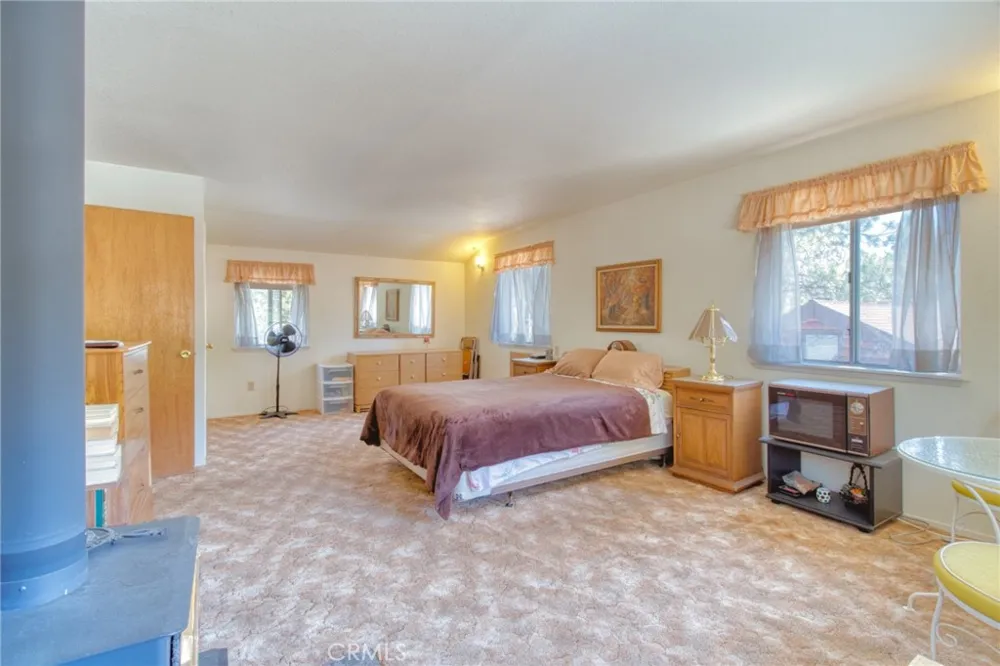 960 Snowbird Road Wrightwood, CA 92397
