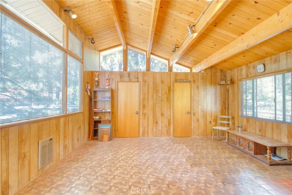 960 Snowbird Road Wrightwood, CA 92397