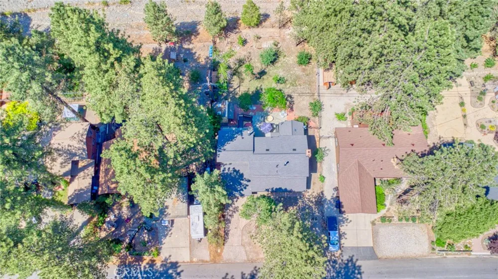 960 Snowbird Road Wrightwood, CA 92397