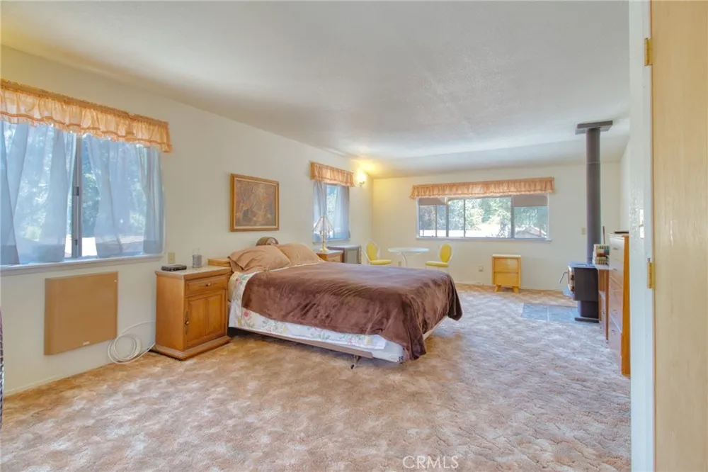960 Snowbird Road Wrightwood, CA 92397