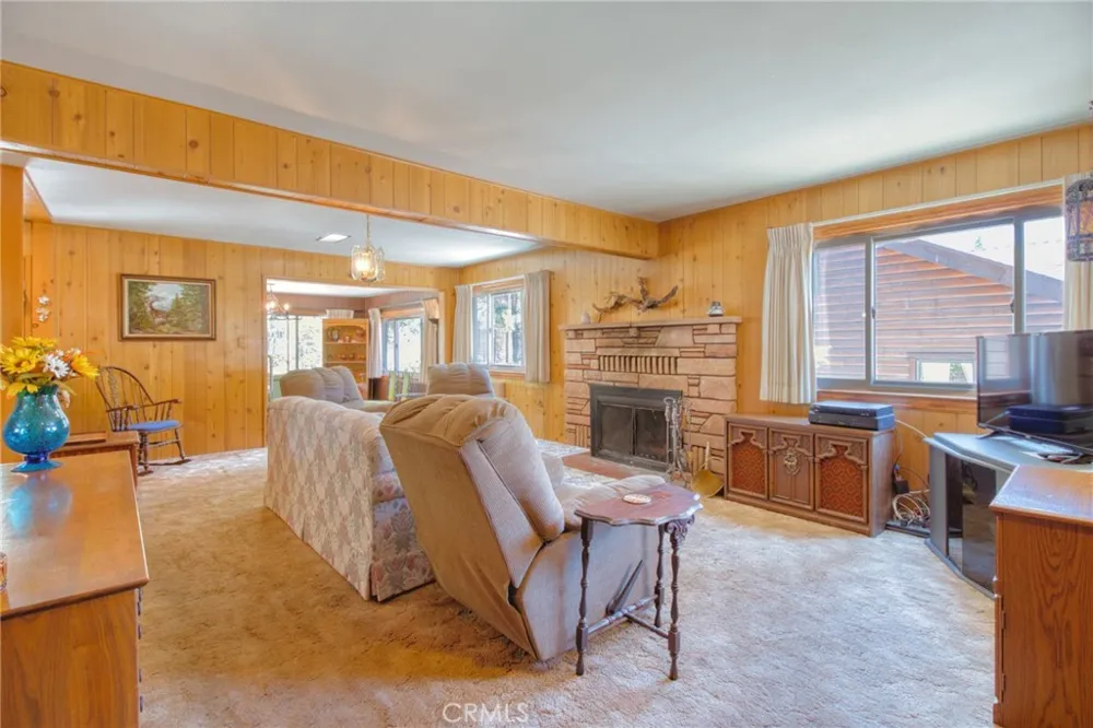 960 Snowbird Road Wrightwood, CA 92397