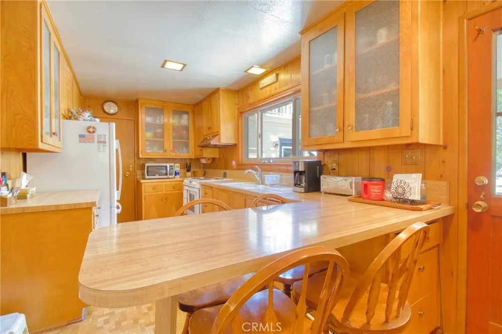 960 Snowbird Road Wrightwood, CA 92397