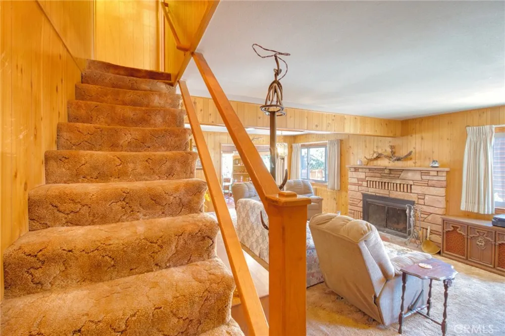 960 Snowbird Road Wrightwood, CA 92397