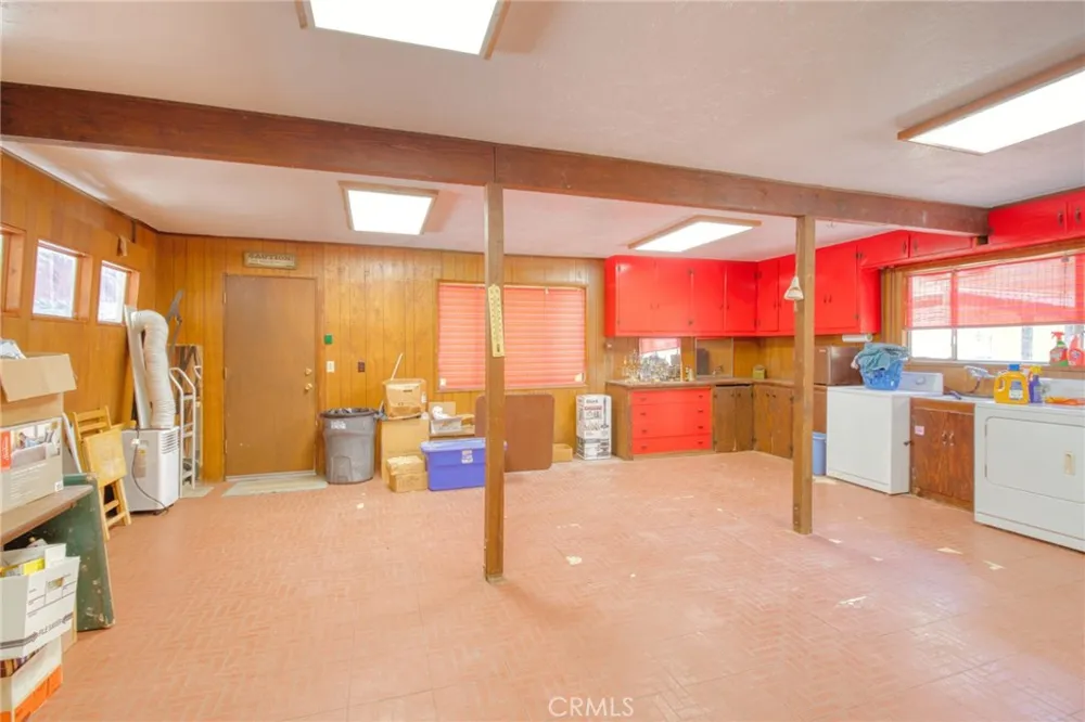 960 Snowbird Road Wrightwood, CA 92397
