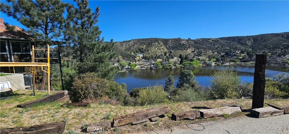 Newview Drive Lake Hughes, CA 93532