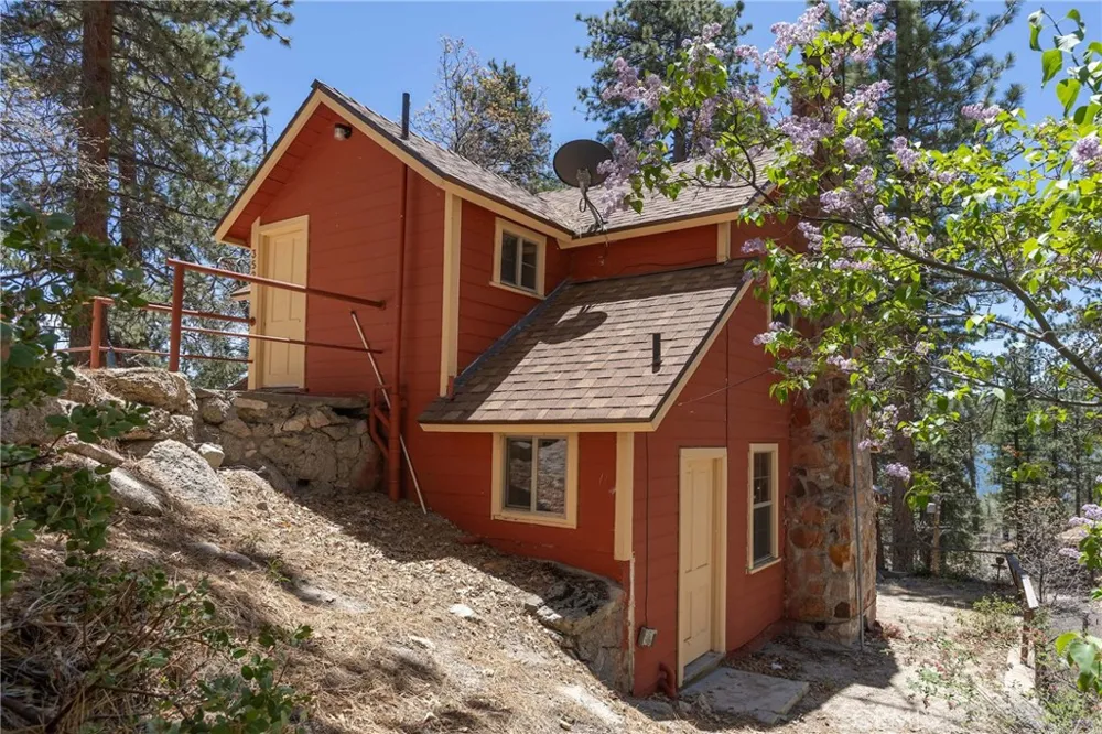 352 Big Bear Trail Fawnskin, CA 92333