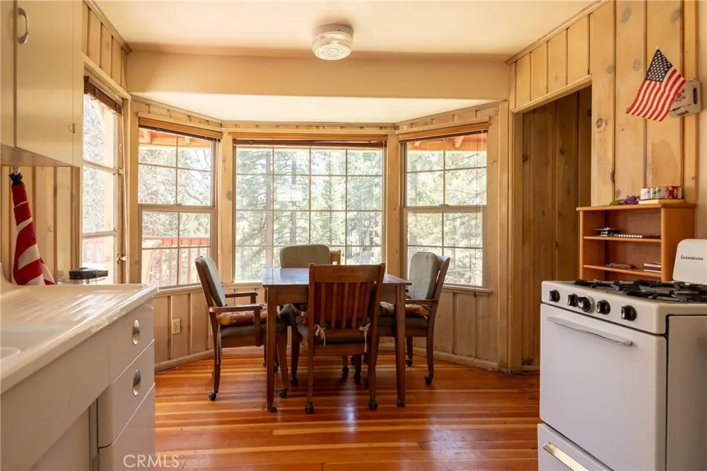352 Big Bear Trail Fawnskin, CA 92333