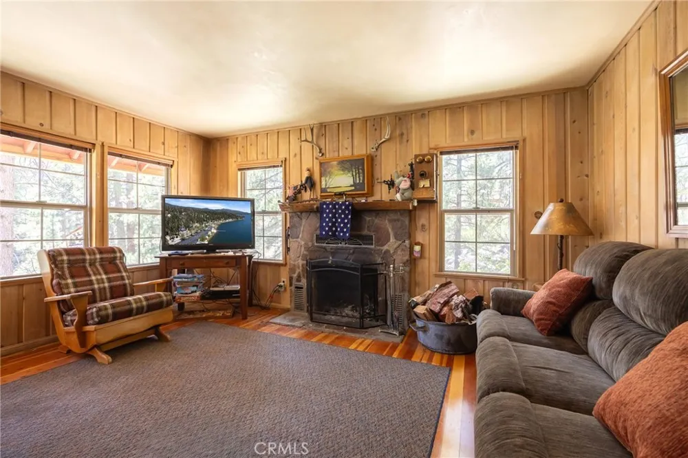 352 Big Bear Trail Fawnskin, CA 92333
