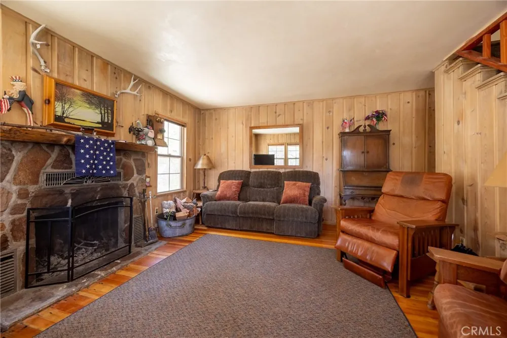 352 Big Bear Trail Fawnskin, CA 92333