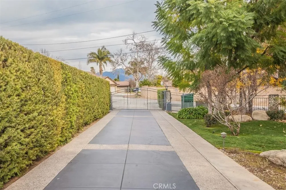 4305 Sunflower Avenue Covina, CA 91724