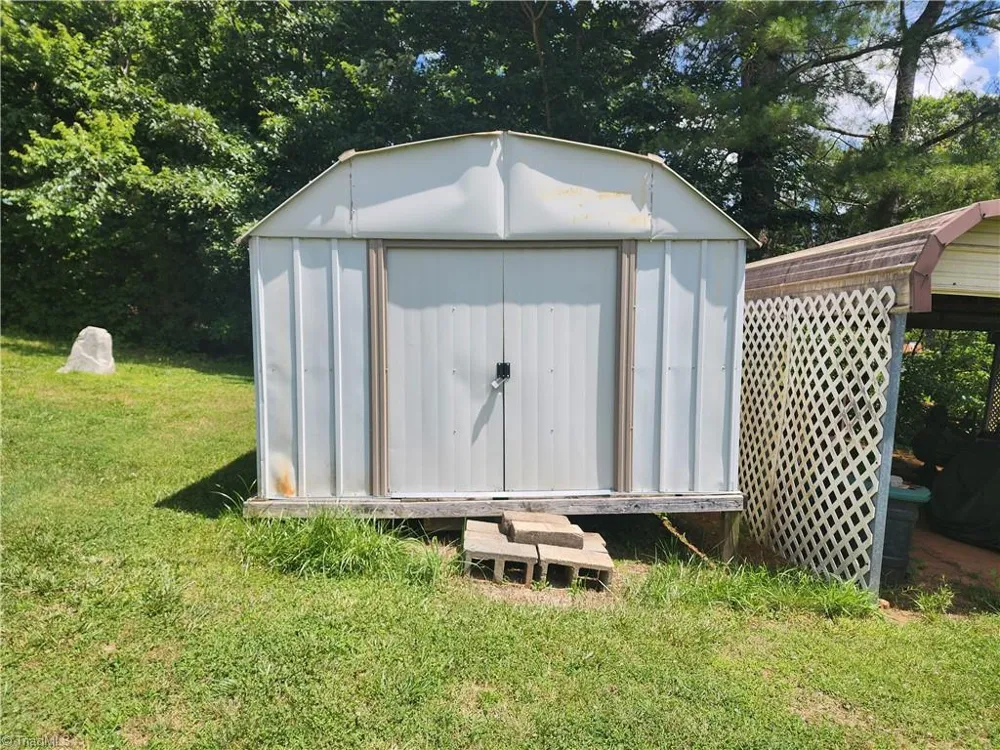 5249 Forbush Road East Bend, NC 27018