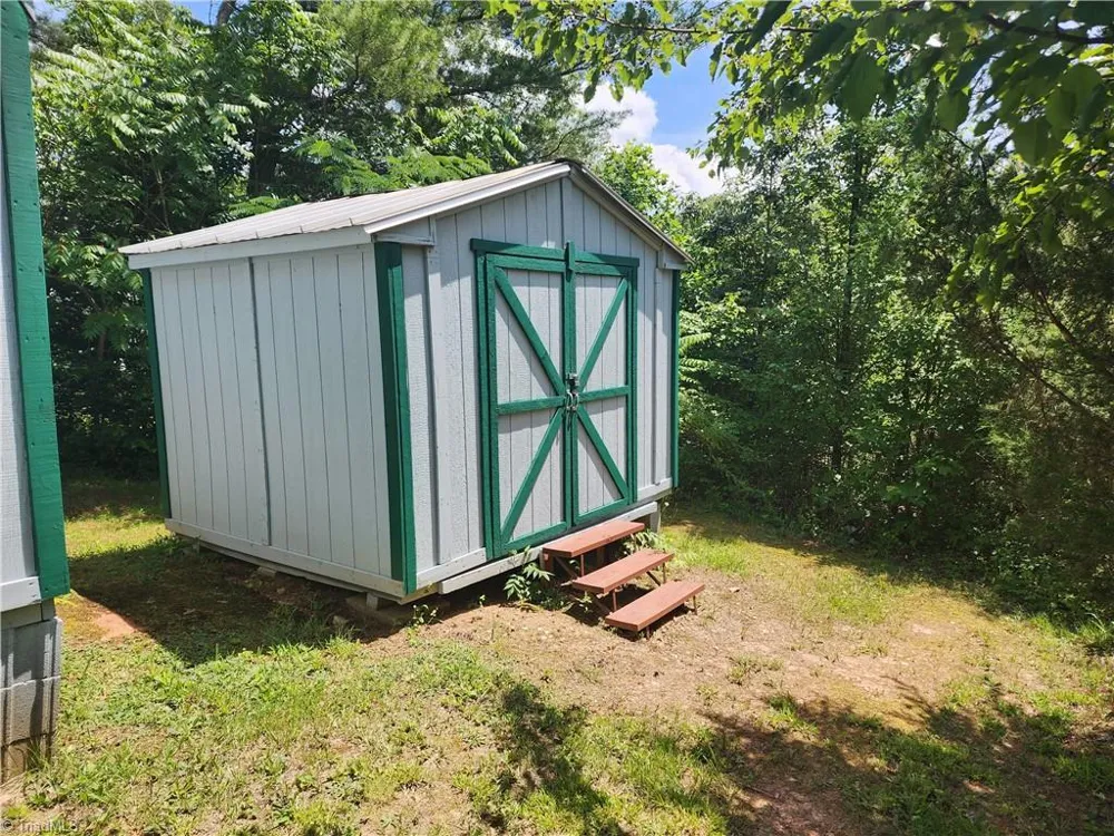 5249 Forbush Road East Bend, NC 27018