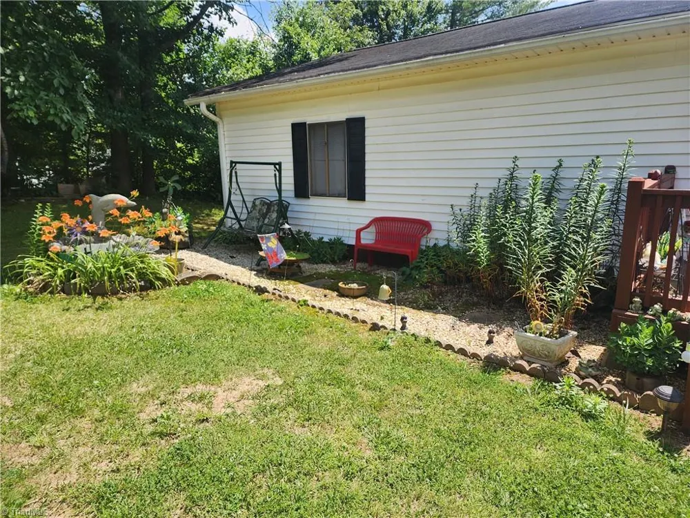 5249 Forbush Road East Bend, NC 27018