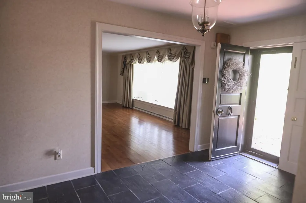27135 E LILLIAN STREET Hebron, MD 21830