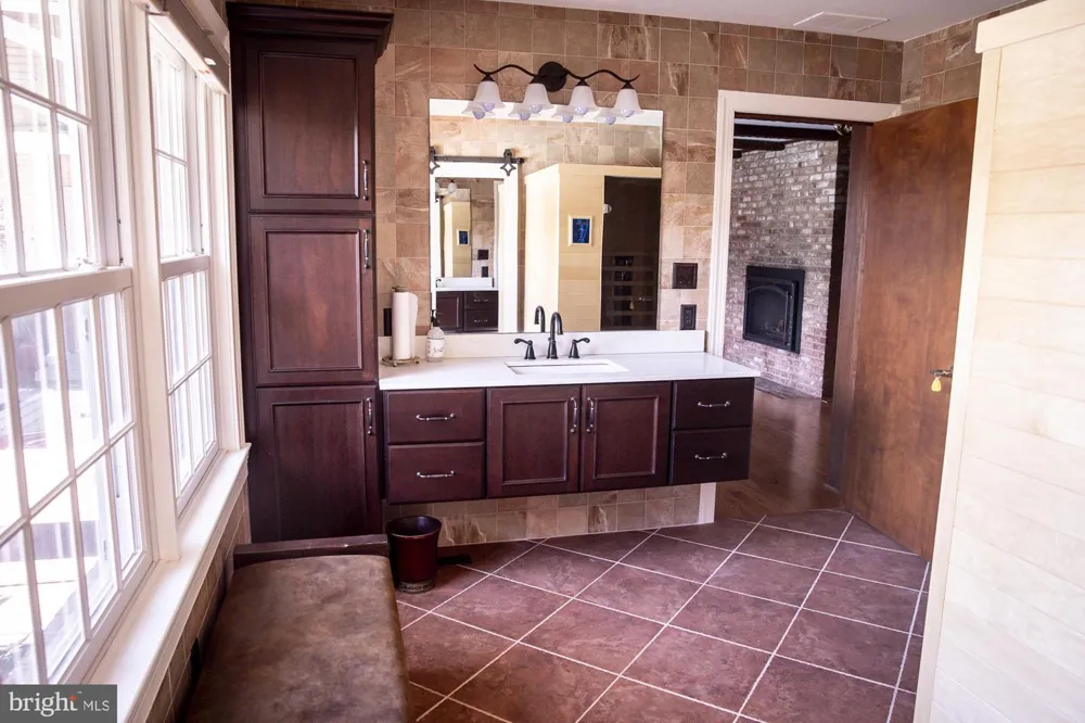 27135 E LILLIAN STREET Hebron, MD 21830