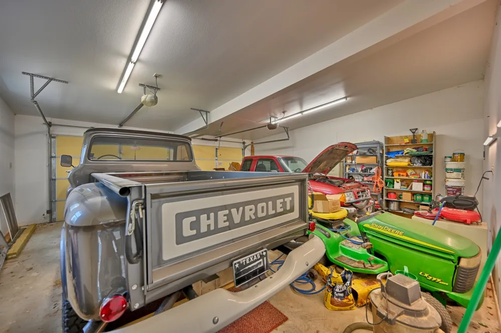 1368 County Road 207 Giddings, TX 78942