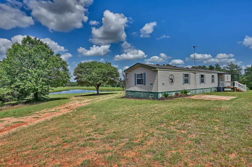 1368 County Road 207 Giddings, TX 78942