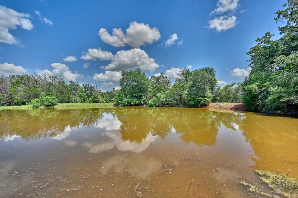 1368 County Road 207 Giddings, TX 78942