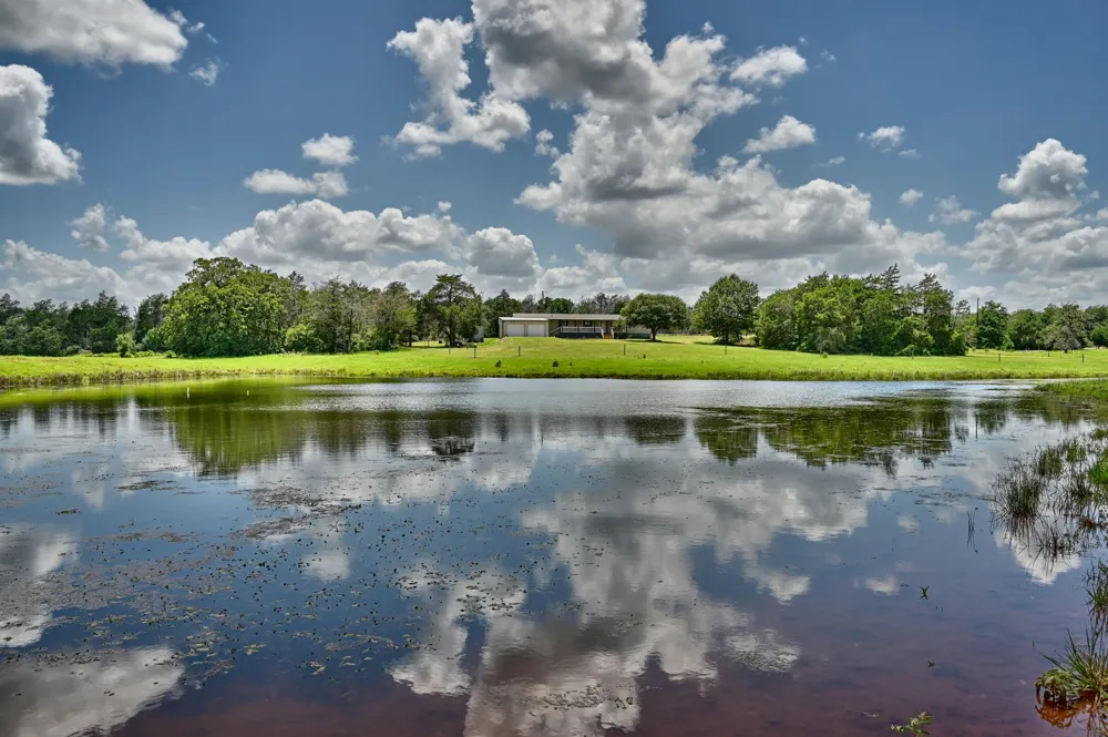 1368 County Road 207 Giddings, TX 78942