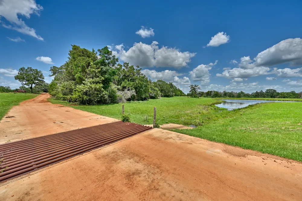 1368 County Road 207 Giddings, TX 78942