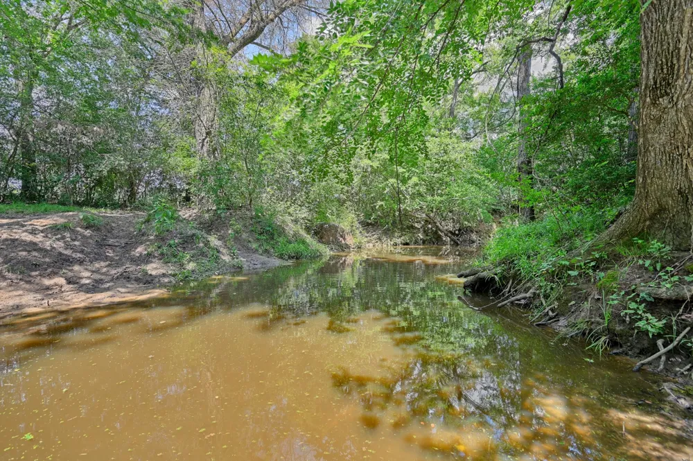 1368 County Road 207 Giddings, TX 78942