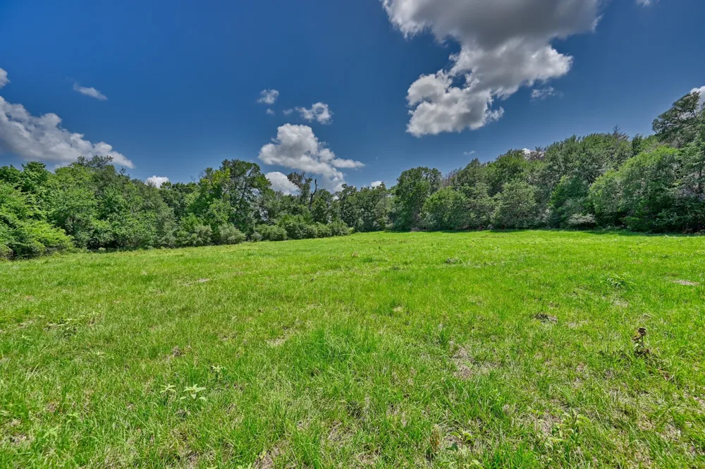 1368 County Road 207 Giddings, TX 78942