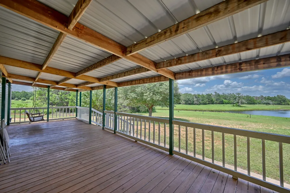 1368 County Road 207 Giddings, TX 78942