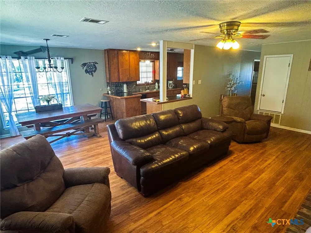 295 Goetz Rd Cameron, TX 76520
