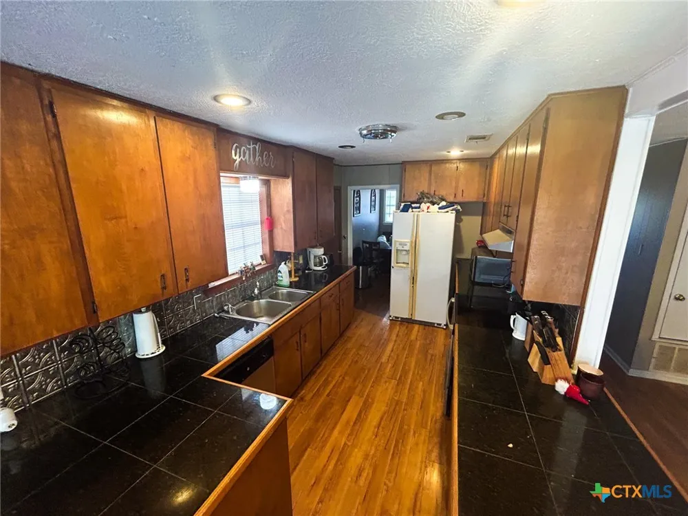 295 Goetz Rd Cameron, TX 76520