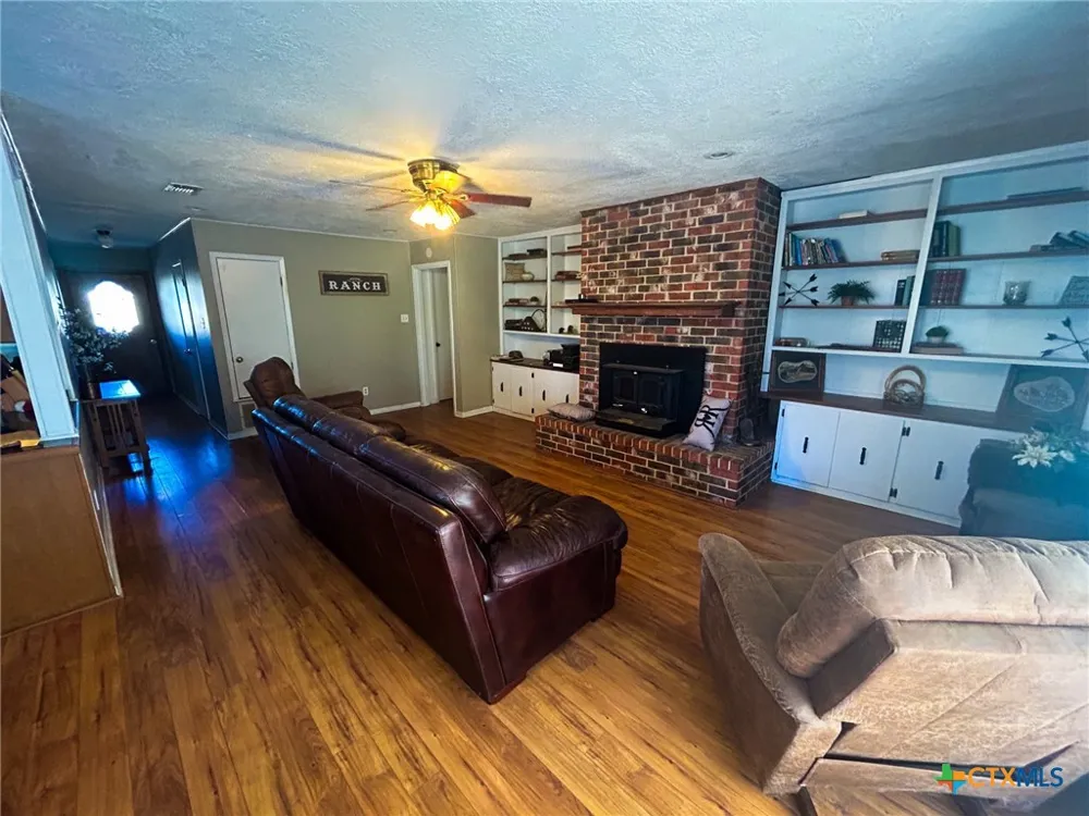 295 Goetz Rd Cameron, TX 76520