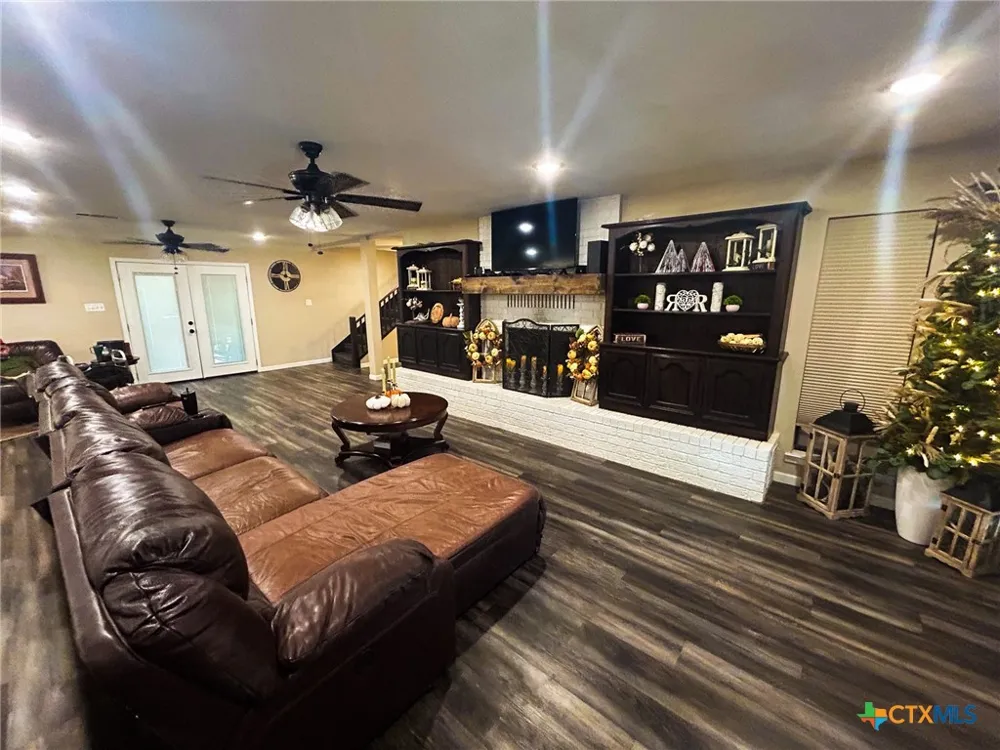 295 Goetz Rd Cameron, TX 76520