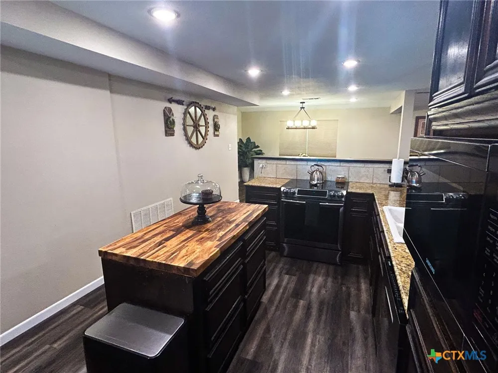 295 Goetz Rd Cameron, TX 76520