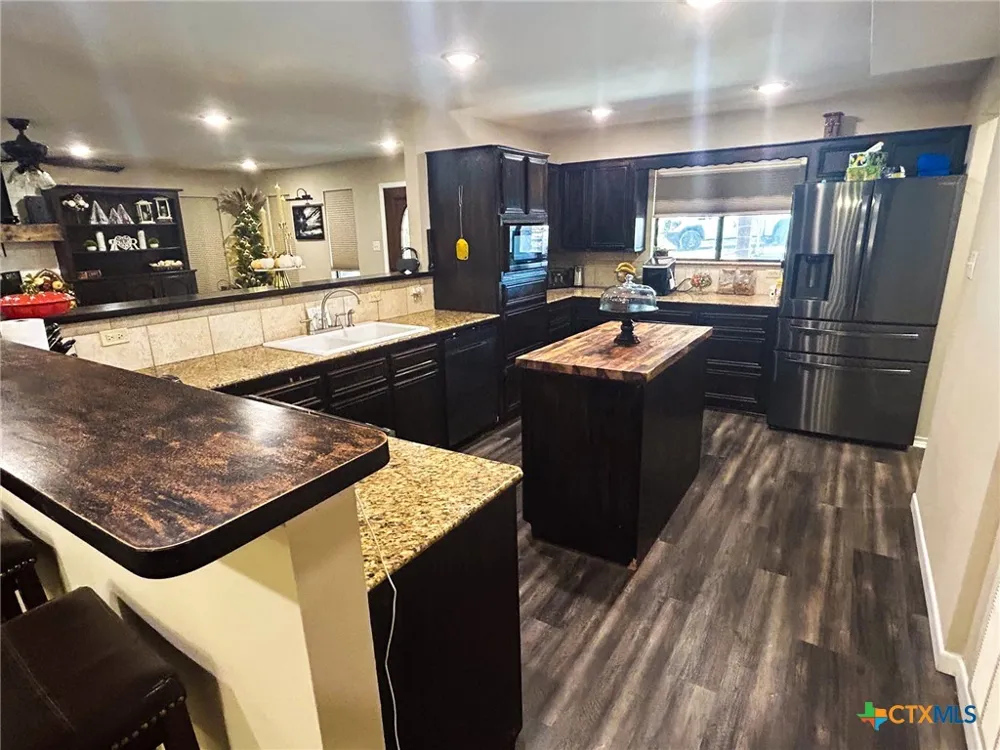295 Goetz Rd Cameron, TX 76520